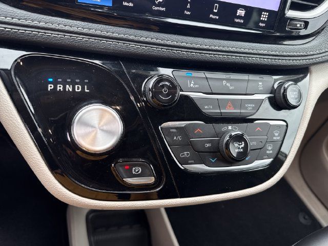 Used 2024 Chrysler Pacifica Limited FWD image 23