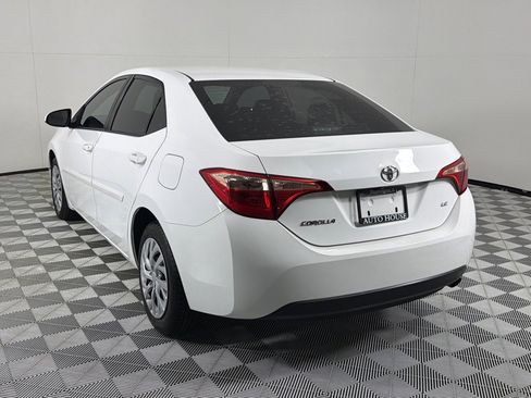 Used 2018 Toyota Corolla LE FWD image 7