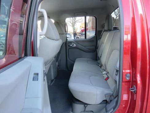 Used 2013 Nissan Frontier SV image 18