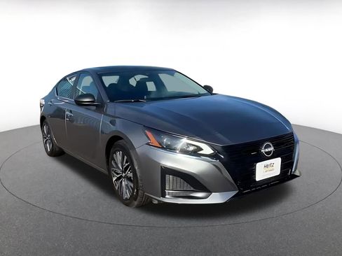 Used 2025 Nissan Altima 2.5 SV image 3