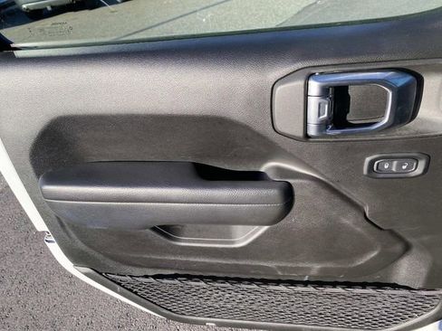 Certified 2025 Jeep Wrangler Sport S image 19