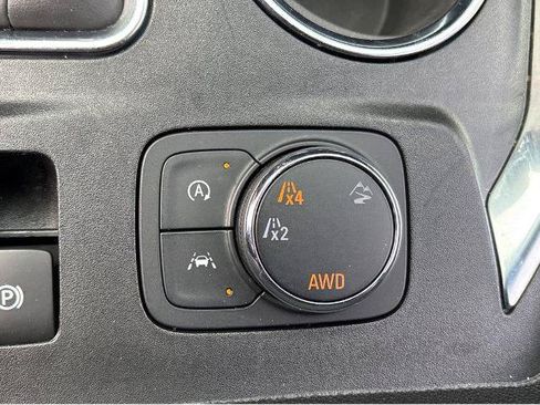 Used 2023 Chevrolet Traverse LT w/ LPO, Floor Liner Package AWD/4WD image 30