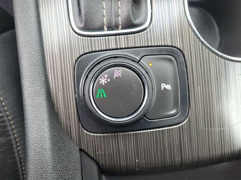 Used 2018 GMC Acadia SLT FWD image 29