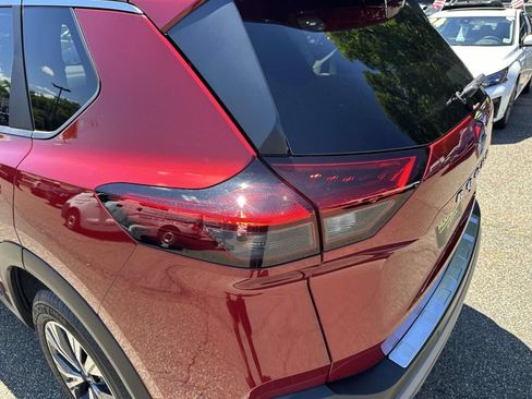 Used 2023 Nissan Rogue SV AWD/4WD image 10