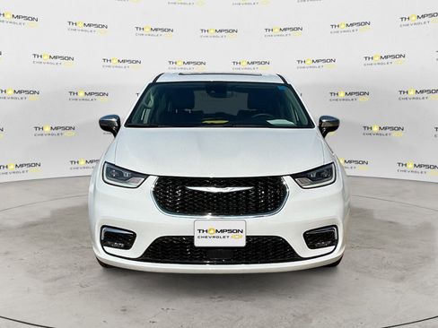 Used 2023 Chrysler Pacifica Limited image 8