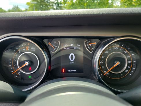 Used 2019 Jeep Wrangler Sport image 21