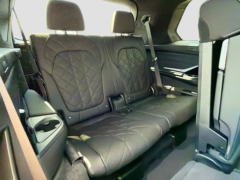 New 2026 BMW X7 xDrive40i w/ Executive Package image 22