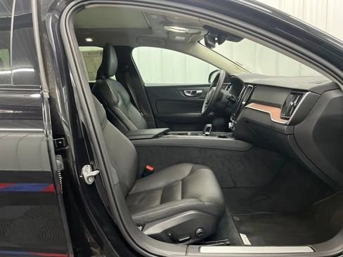 Used 2025 Volvo V60 B5 Cross Country Plus AWD/4WD image 9
