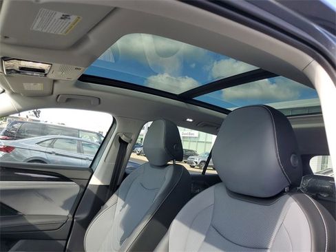 New 2025 Volkswagen Tiguan SE image 19