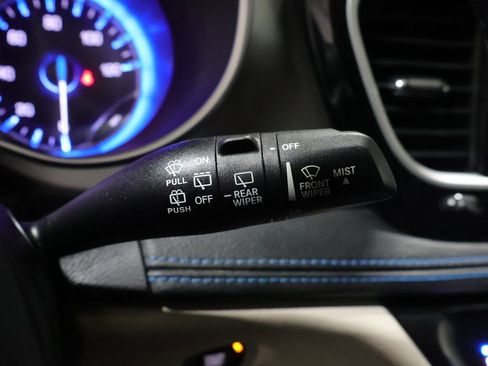 Used 2021 Chrysler Pacifica Touring-L image 32