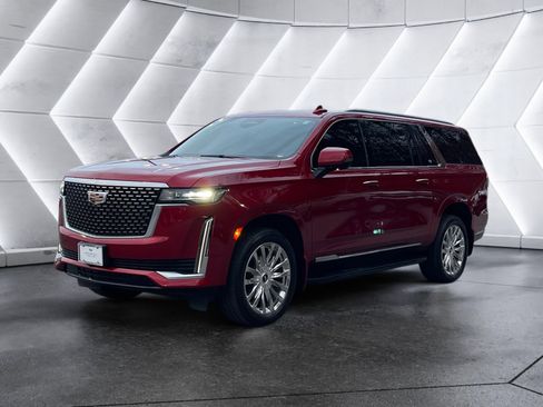 Used 2023 Cadillac Escalade ESV Premium Luxury image 2