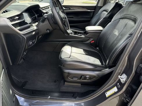 Used 2022 Jeep Grand Cherokee Limited w/ Luxury Tech Group II AWD/4WD image 18