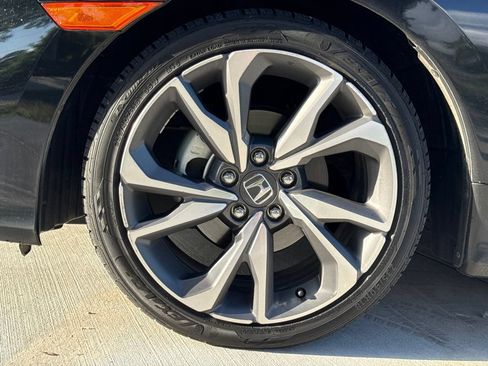 Used 2019 Honda Civic Touring image 9