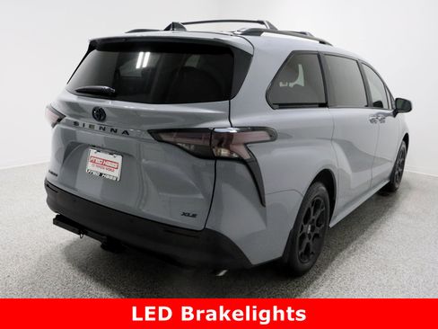Used 2025 Toyota Sienna XLE Woodland Edition image 7