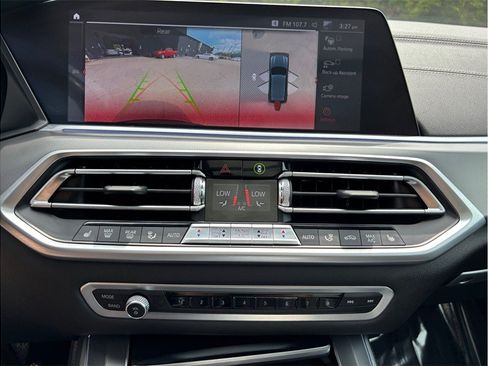 Used 2019 BMW X5 xDrive50i w/ Parking Assistance Package AWD/4WD image 34