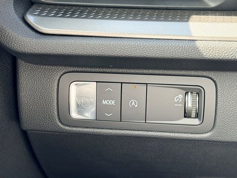 Used 2025 Chevrolet Traverse LT w/ Driver Confidence Package FWD image 24