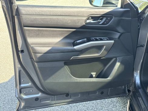 Used 2023 Nissan Pathfinder Platinum w/ Lighting Package (N93) AWD/4WD image 15