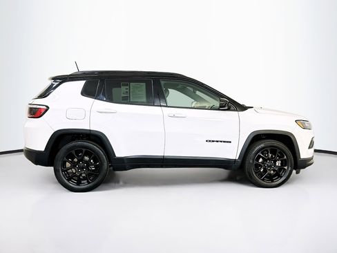 Used 2022 Jeep Compass Altitude w/ Sun and Sound Group image 10