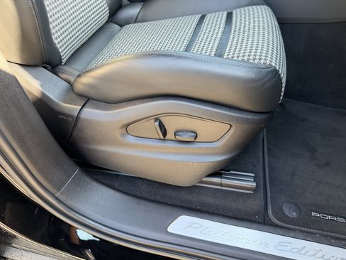 Used 2023 Porsche Cayenne Platinum Edition image 21
