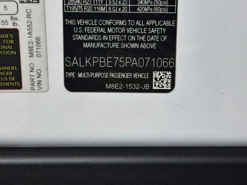 Certified 2023 Land Rover Range Rover Long Wheelbase SE AWD/4WD image 35