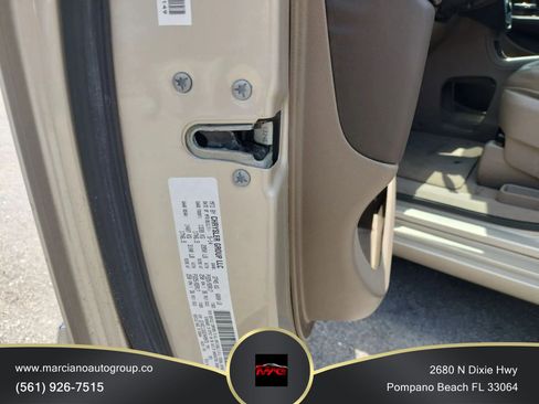 Used 2014 Chrysler Town & Country Touring-L w/ Driver Convenience Group FWD image 33