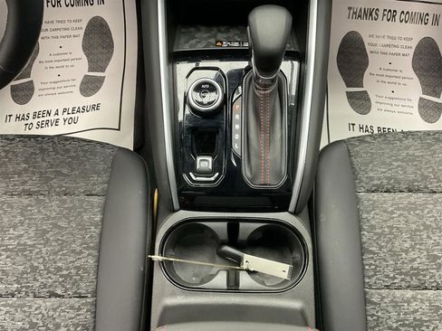 Used 2024 Chevrolet Colorado Z71 w/ Z71 Convenience Package 2 image 21