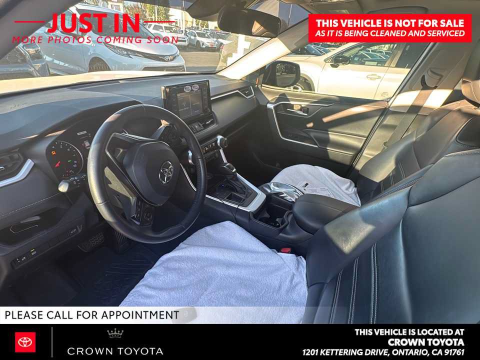 Used 2020 Toyota RAV4 XLE Premium FWD image 8