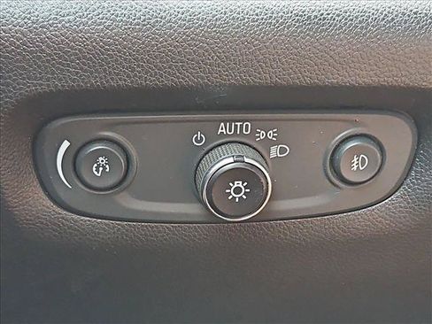 Certified 2019 Chevrolet Traverse LT FWD image 17