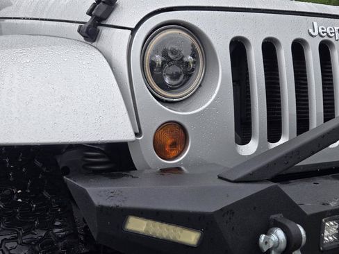 Used 2012 Jeep Wrangler Unlimited Sahara w/ Connectivity Group AWD/4WD image 3