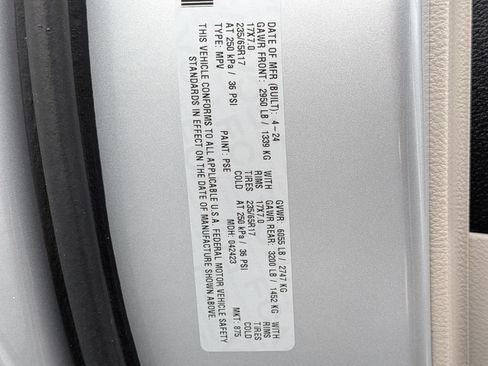 Used 2024 Chrysler Pacifica Touring-L FWD image 34