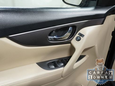 Used 2016 Nissan Rogue SV image 17