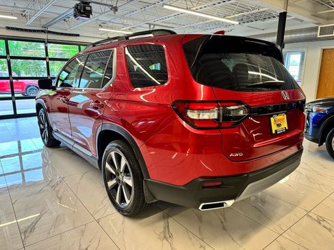 Used 2025 Honda Pilot Elite image 7