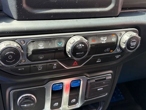 Certified 2023 Jeep Wrangler Sport AWD/4WD image 19