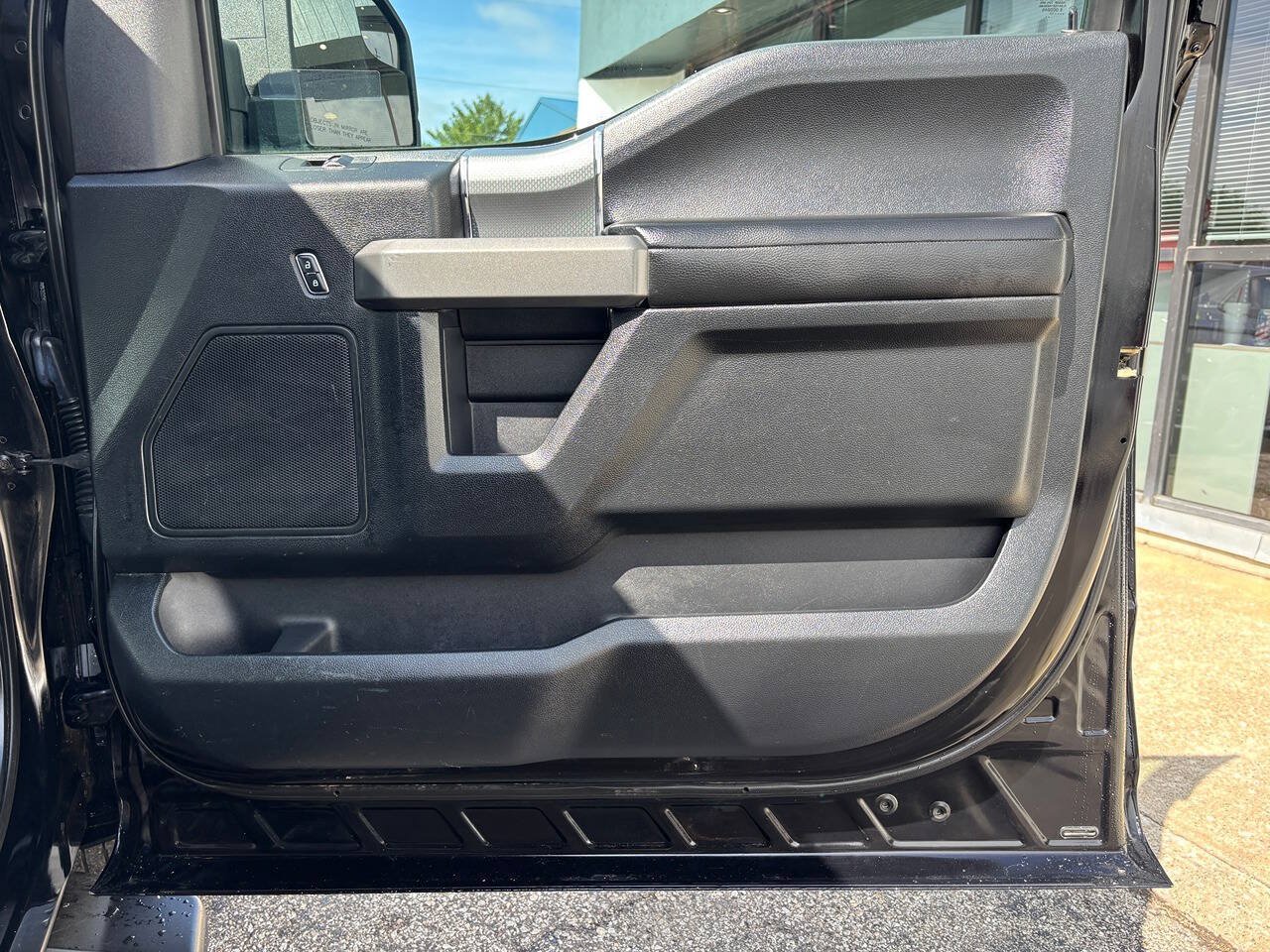 Used 2017 Ford F150 XLT w/ Equipment Group 302A Luxury AWD/4WD image 27