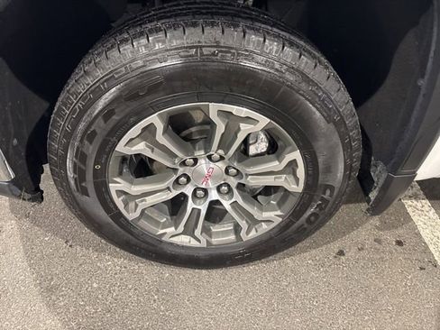 Used 2025 GMC Sierra 1500 SLT image 34