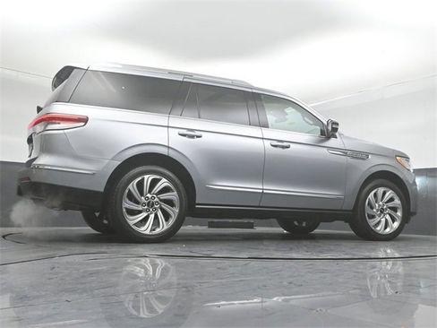 Used 2022 Lincoln Navigator Reserve image 39
