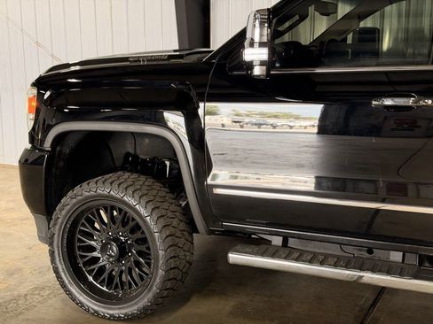 Used 2018 GMC Sierra 2500 SLT w/ Duramax Plus Package AWD/4WD image 13