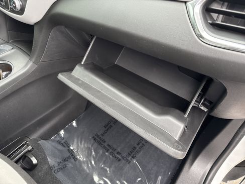 Used 2021 Chevrolet Equinox LS image 30