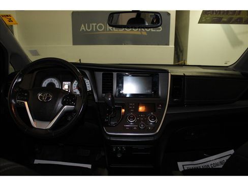 Used 2017 Toyota Sienna SE image 13