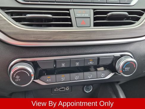 Used 2025 Nissan Altima 2.5 SV FWD image 17
