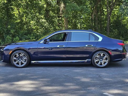 Used 2023 BMW i7 xDrive60 AWD/4WD image 4