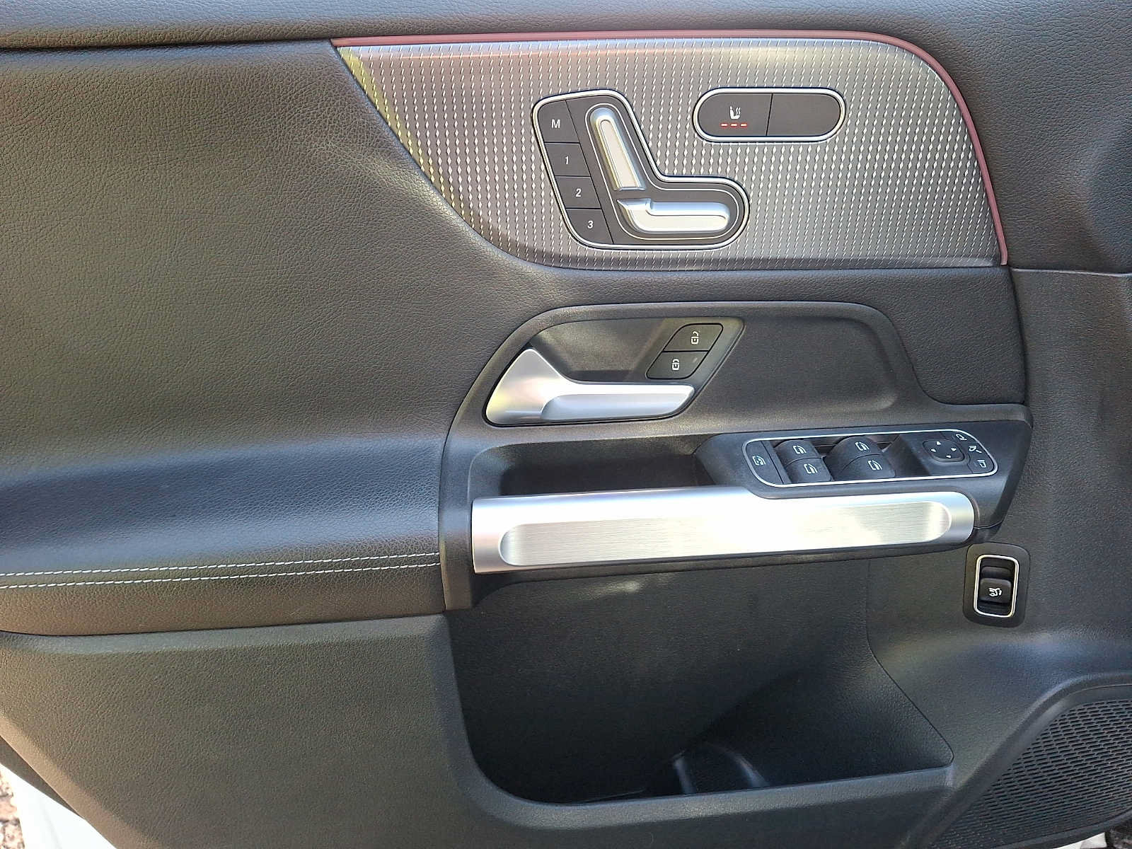 Certified 2022 Mercedes-Benz GLB 250 4MATIC image 9