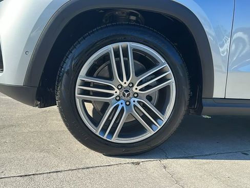 Used 2024 Mercedes-Benz GLS 450 4MATIC image 11