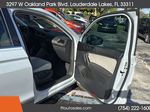 Used 2018 Volkswagen Tiguan SE w/ Panoramic Sunroof Package FWD image 41