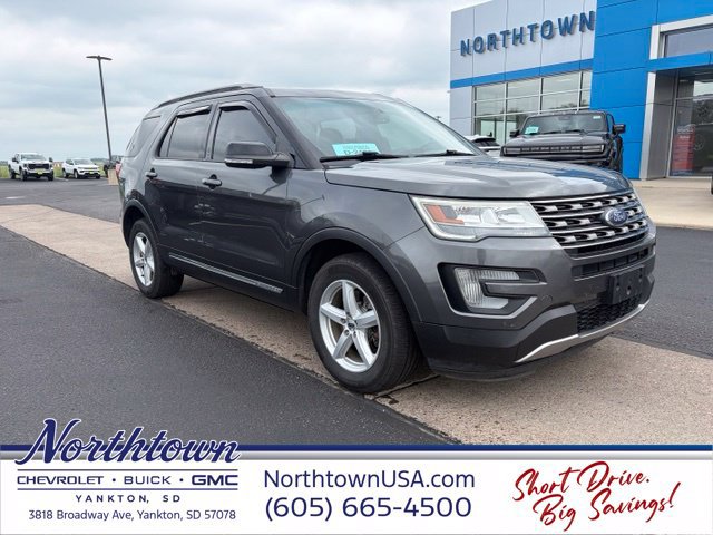 Used 2017 Ford Explorer XLT w/ Equipment Group 202A AWD/4WD image 5