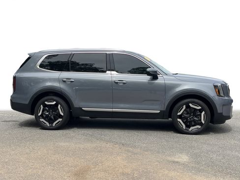 Used 2023 Kia Telluride EX w/ EX Captain's Chair Package image 30