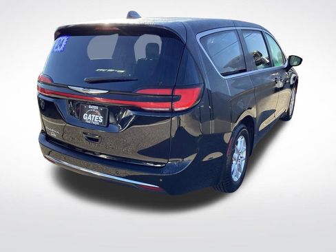 Used 2024 Chrysler Pacifica Touring-L FWD image 11