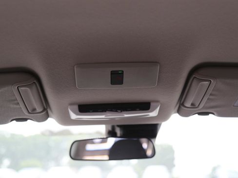 New 2025 Nissan Versa SR w/ Trunk Package image 21