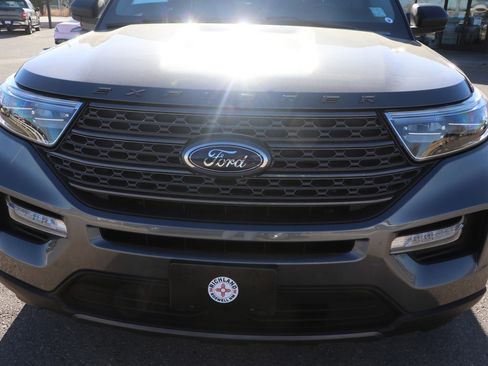 Used 2021 Ford Explorer XLT w/ Equipment Group 202A image 2
