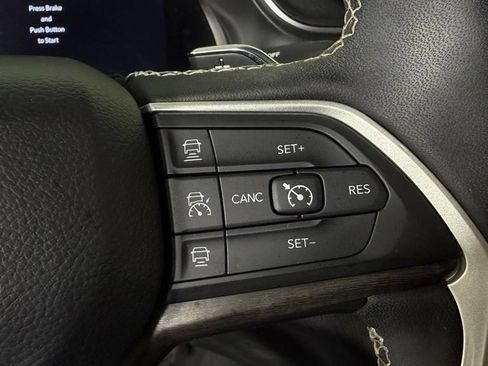 Used 2023 Jeep Grand Cherokee L Limited AWD/4WD image 19